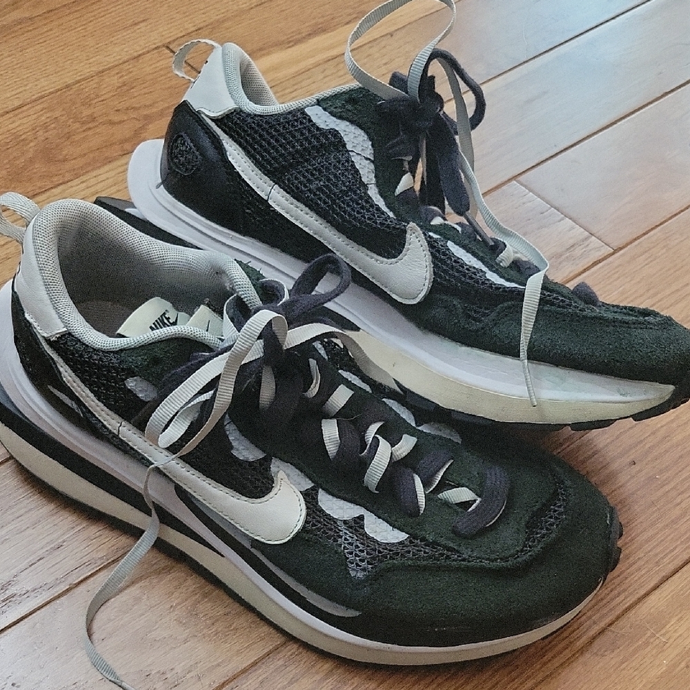 Nike Sacai X Vapor Waffle Black and White Running Shoes